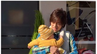 DAIGOのぎこちない新米パパ姿に反響「いいパパになりそう」