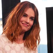 『シンデレラ』の美女がゾンビを殴り倒す!「高慢と偏見とゾンビ」映画化
