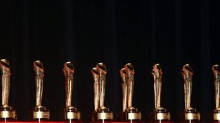 二宮和也、主演男優賞獲得に嵐のメンバーから激励！キネ旬表彰式