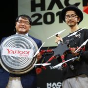 インフルエンザでダウンしていたカンニング竹山、仕事復帰第一弾はドローンを使ったタライ芸!