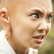 丸刈りの倉科カナが阿修羅のような“ガン飛ばし”