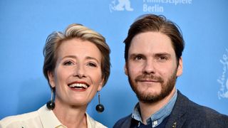 ヒトラーにポストカードで立ち向かう夫婦…エマ・トンプソン&ダニエル・ブリュール出演作とは?