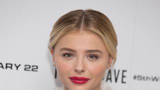 赤リップの進化形！ぺっとりセンターパーツと合わせるのが今年流！