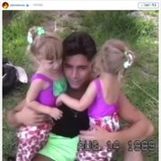 ジェシーおじさん&ミシェルがハグ!「フルハウス」超貴重ホームビデオ
