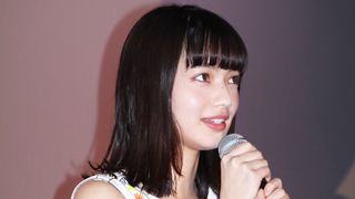 小松菜奈、セクゾン中島健人の“KING帽“に苦笑い