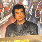 藤岡弘、「仮面ライダー」45年周年イベントに登場!ショッカー乱入のハプニングも