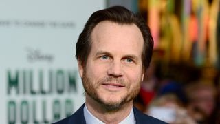 『トレーニング デイ』テレビ版でビル・パクストンがベテラン刑事に