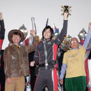 新旧ウルトラマンが変身!初代ウルトラマン・黒部進、当時のベータカプセル手に感無量