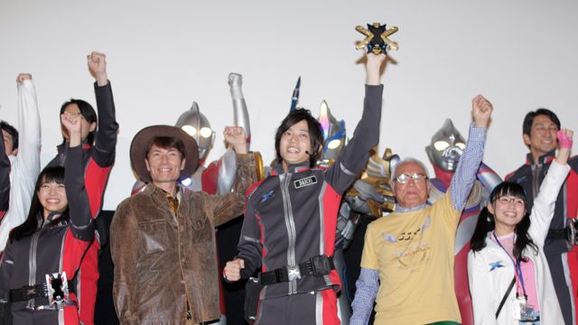 【7】M 1号 レナ隊員  円谷プロ ブルマァク  ソフビ  吉本多香美 Amazon.co.jp: 女性隊員シリーズ 1/6 フルアクションフィギュア