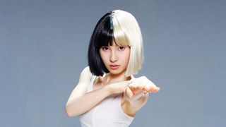 土屋太鳳のダンスがプロ級にうますぎる！シーアの日本版MVが話題