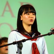 山本舞香、セーラー服でドキドキの「桜ノ雨」生合唱!