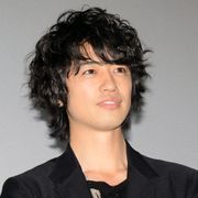 斎藤工、キスの相手によってリップクリームを使い分け!池松壮亮には何味?