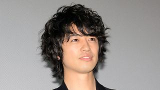 斎藤工、キスの相手によってリップクリームを使い分け！池松壮亮には何味？