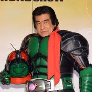 藤岡弘、伝説再び! 仮面ライダー“マスクオフ”でファンの前に初登場