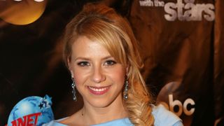 「フルハウス」のステファニー役女優 元子役仲間と一緒にリアリティー番組