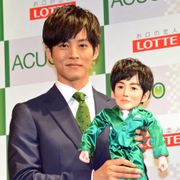 松坂桃李、“トーリロボ”優先のメイク直しに苦笑い