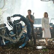 『ジュラシック・ワールド』が5週連続首位!岡田准一主演の『図書館戦争』新作が5位に初登場