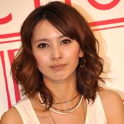 加藤夏希、妊娠7か月のぽっこりおなか公開!「元が細いから余計に大きく見える」