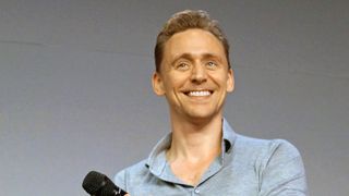 演技派トム・ヒドルストンが明かす伝説の歌手ハンク・ウィリアムズへの挑戦とは?