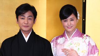 藤原紀香、愛之助と結婚会見 今後はサポートを優先