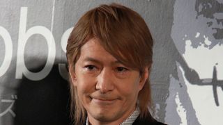 小室哲哉が右足関節骨折で手術へ　公演延期