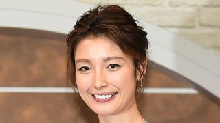 木下優樹菜の“おっぴろげ”写真に反響!「股開け過ぎ」「足!」