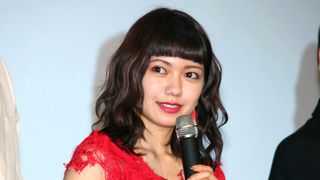 二階堂ふみ、赤いドレスで魅了！“赤おさめ”は撤回