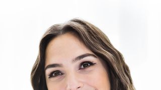 ワンダーウーマンの雄叫びは出産で学んだ!ガル・ガドット、新たな女性ヒーローの魅力を語る