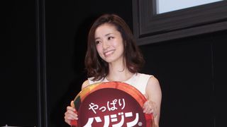 上戸彩、ママになっても美しい!変わらぬスタイルで魅了