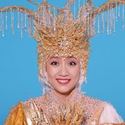 高橋みなみ、小林幸子と豪華巨大衣装で共演!ソロ活動初CMで「火の鳥」変身