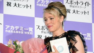 来日中のレイチェル・マクアダムス、被災者にメッセージ「胸を痛めています」