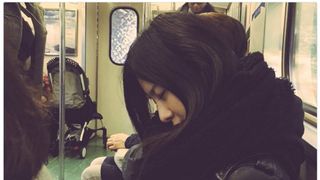 吉高由里子が電車の中で居眠り…ネット上で驚きの声続出