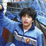 東出昌大、ダサくてさえないヘタレ姿!コメディー初挑戦
