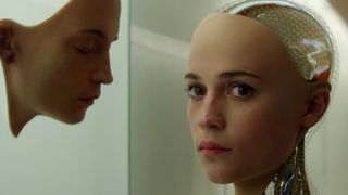 美女ロボットと繰り広げる緊迫の心理戦!『エクス・マキナ』予告編が公開