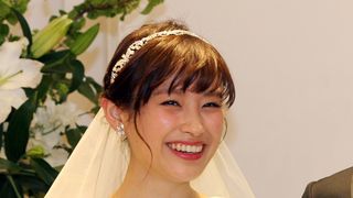 高橋愛、美人母公開!「若っ」「お母様もキレイ」