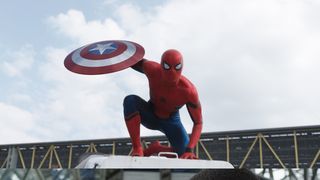 スパイダーマン、余裕のおしゃべりを披露する『シビル・ウォー』アクションシーン!