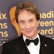 生放送ミュージカル「ヘアスプレー」にデレク・ハフとマーティン・ショート