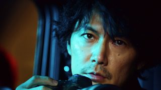 福山雅治がヒゲ面で新境地！中年パパラッチがワイルドイケメンすぎる