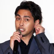 柳楽優弥、鈴木亮平の“おいなりさん”2回食らう
