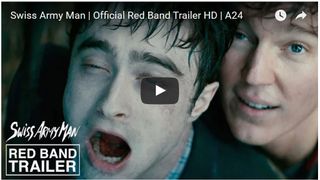 ダニエル・ラドクリフ、死体役を熱演!人を乗せて海を爆走するシュールな新作