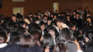 二階堂ふみ＆山崎賢人のサプライズに女子高生号泣　緊急全校集会がパニック状態に