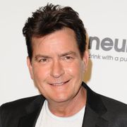 チャーリー・シーン 未払いでAMEXから訴えられる