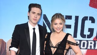 クロエ＆ベッカム長男カップル、ラブラブ初の公の場！
