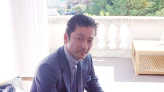 主演作がカンヌ連続受賞の浅野忠信が語る、英語学習の重要性