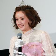 千秋、再婚で潜伏していた!祝福に照れ