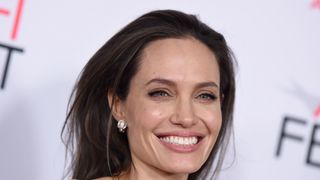 アンジェリーナ・ジョリーがイギリスで客員教授に