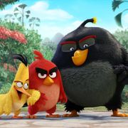 怒りの赤き鳥、盾持つ英雄を破る…『アングリーバード』が首位に!