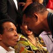 ウィル・スミス、モハメド・アリさん葬儀で棺担ぐ 伝記映画でオスカーノミネート