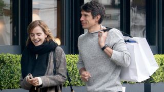 エマ・ワトソン、幸せいっぱいデート!…も駐車違反切符を切られる