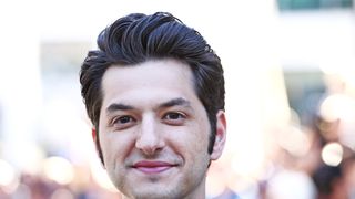 ベン・シュワルツ、犯罪スリラー映画でサム・ロックウェルと共演へ
